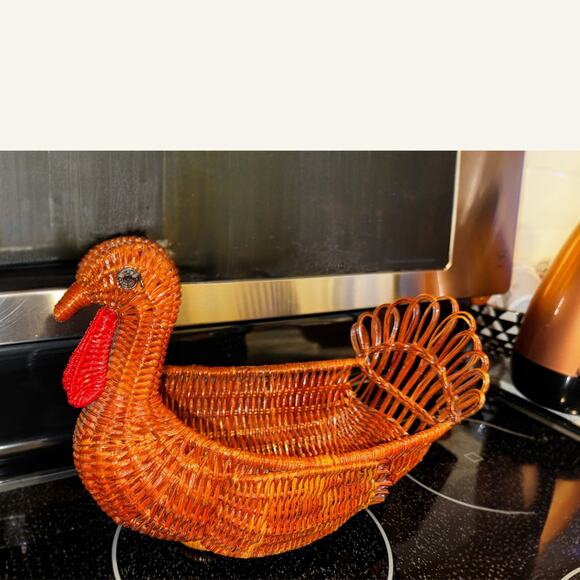 Vintage Wicker Turkey Basket Pair – Thanksgiving Fall Table Decor - Picture 10 of 13